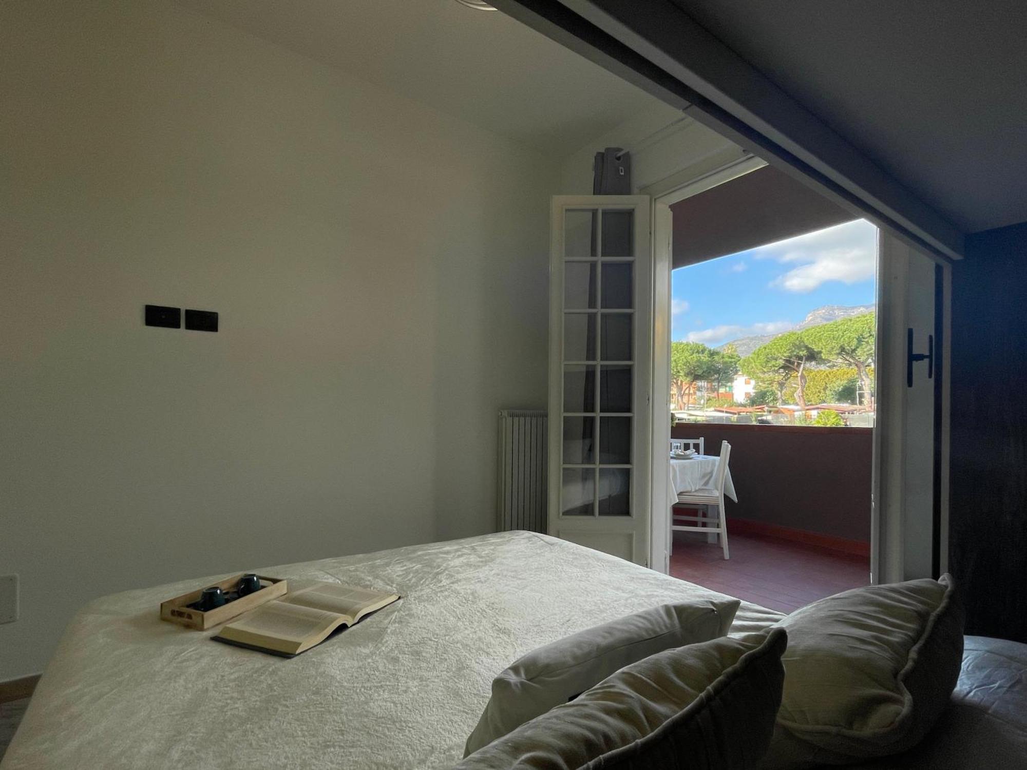 Il Gabbiano Bilocale Con Piscina, Garage E A/C. Apartamento Loano Exterior foto